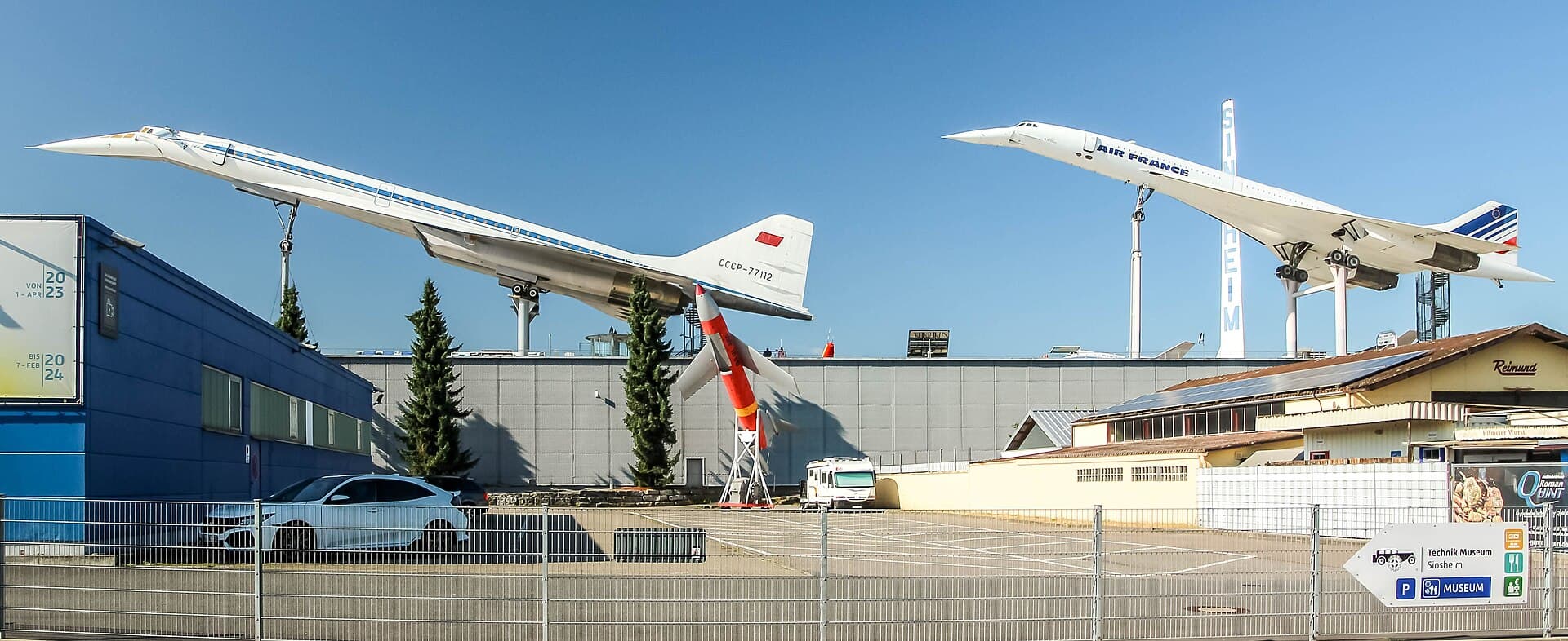 Die Überschalljets Tupolew Tu-144 und Concorde auf dem Dach des Technik Museums Sinsheim